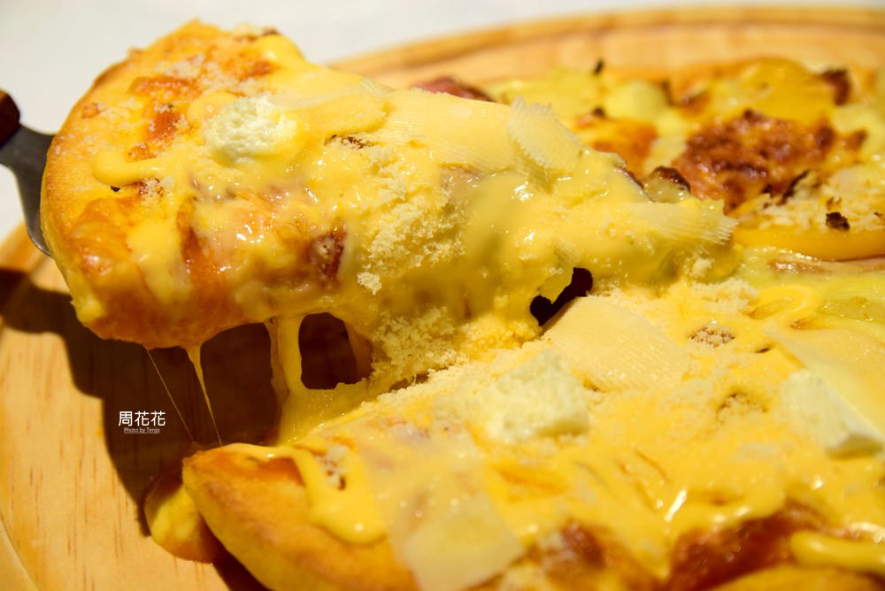 【台北食記】Mug Pizza 來自香港的極品披薩！四種起司濃到最高點！東區忠孝復興站美食推薦 @周花花，甲飽沒