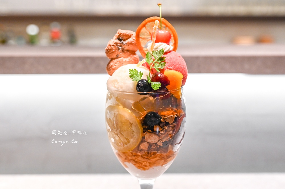 【大通公園美食】佐藤咖啡 我心中最好吃的札幌聖代推薦！北海道最潮宵夜排隊甜點也要吃