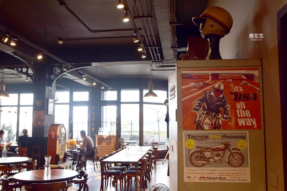 【台北食記】Ton Up Cafe 八里左岸無敵美景！英倫復古重機主題咖啡廳