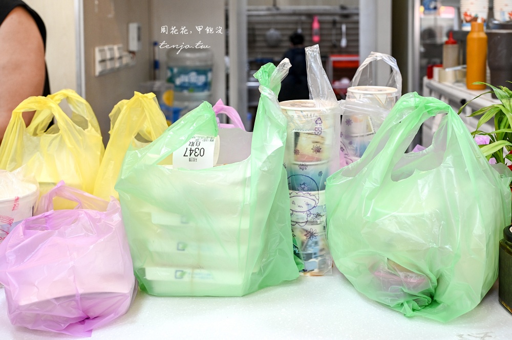 【台北士林美食】天母豆漿 菜單推薦必點手擀酥皮蛋餅！小魚干辣椒香辣夠味加了更好吃