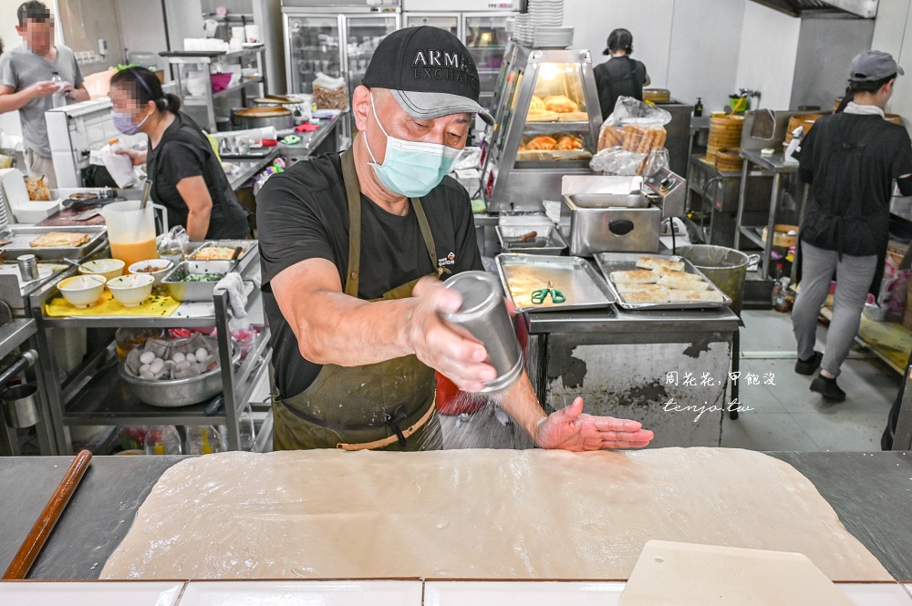 【台北士林美食】天母豆漿 菜單推薦必點手擀酥皮蛋餅！小魚干辣椒香辣夠味加了更好吃