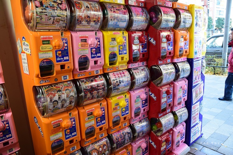 【日本東京遊記】秋葉原扭蛋會館 500台扭蛋機讓你轉到失心瘋！玩具控必來勝地！