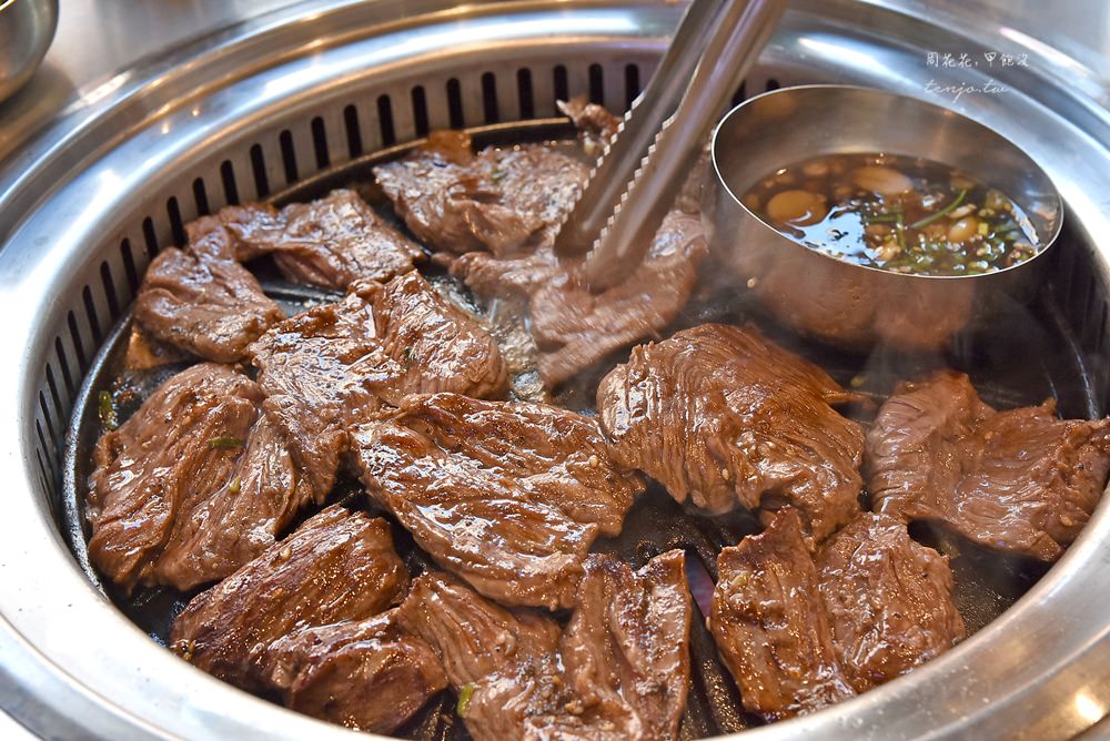 【信義區美食】新村站著吃烤肉 韓國首爾超人氣烤牛肉！菜單價位、排隊候位攻略