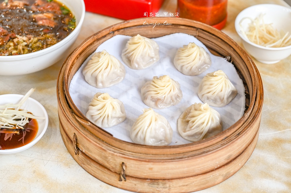 【中正紀念堂站美食】黃龍莊 鼎泰豐師傅開的小籠包店!牛肉細粉、蝦仁炒飯也好吃推薦 【中正紀念堂站美食】黃龍莊 鼎泰豐師傅開的小籠包店!牛肉細粉、蝦仁炒飯也好吃推薦