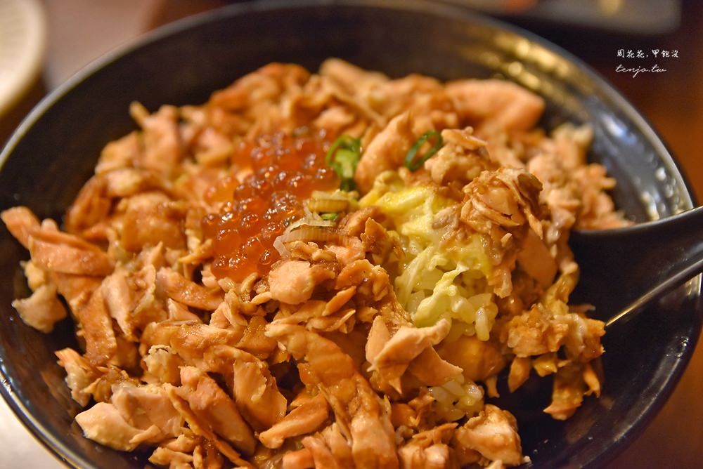 【西門町美食】三味食堂 巨無霸鮭魚握壽司cp值超高！韓國人排隊也要吃的日本料理