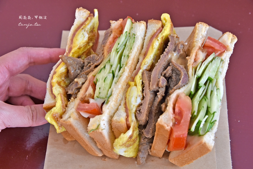【通化街美食】阿姐ㄟ店碳烤三明治 豪邁流超大份量早餐！料多到邊吃邊掉當午餐也會飽