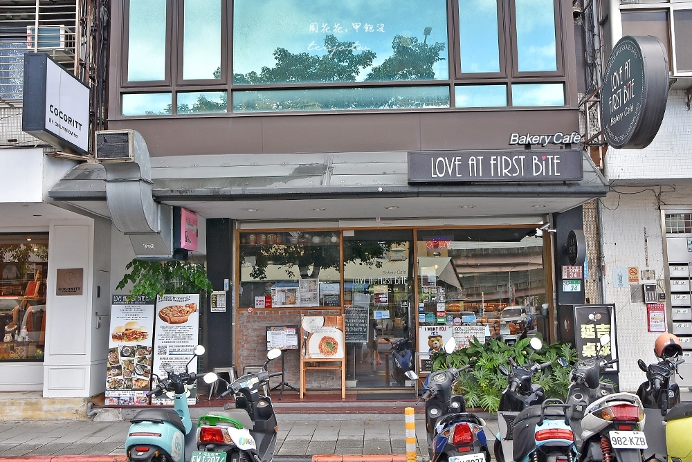【國父紀念館美食】Love at First Bite Bakery Café 深盤披薩專賣店 商業午餐更划算