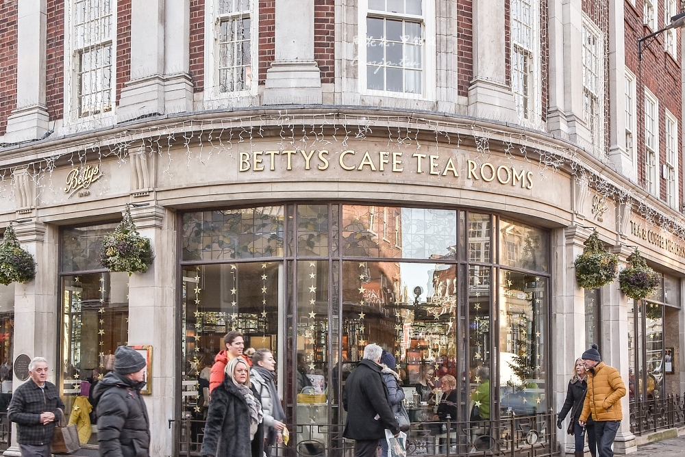 【英國約克美食推薦】Bettys Café Tea Rooms 百年貝蒂茶館必吃正統英式三層下午茶