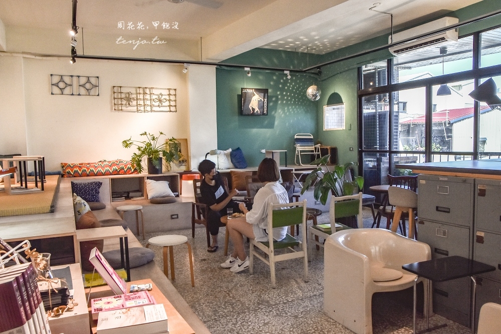 【台南南區咖啡廳】午營咖啡 政大畢業年輕老闆的理想空間 不限時可久坐看書寵物友善