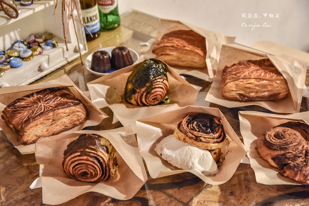 【新竹美食推薦】吉十咖啡 神級肉桂捲多口味菜單隨便點都好吃！千層派更是不能錯過 @周花花，甲飽沒