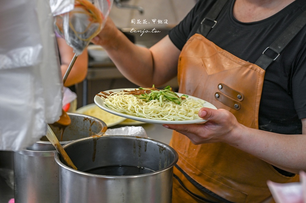 【中和美食推薦】洪記涼麵 生意好到有兩間店面！無論何時都在排隊的超人氣高評價涼麵店