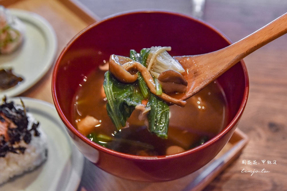 【東京淺草早餐推薦】Misojyu 味噌湯+手作日式飯糰的經典組合！生意超好內用外帶都排隊