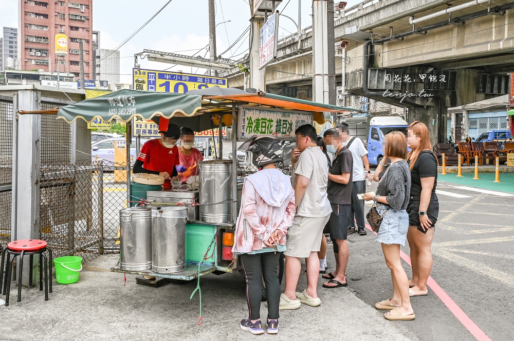 【桃園美食推薦】橋下阿泰豆花 隱身桃鶯陸橋下超人氣排隊美食！一碗40元便宜大碗料又多