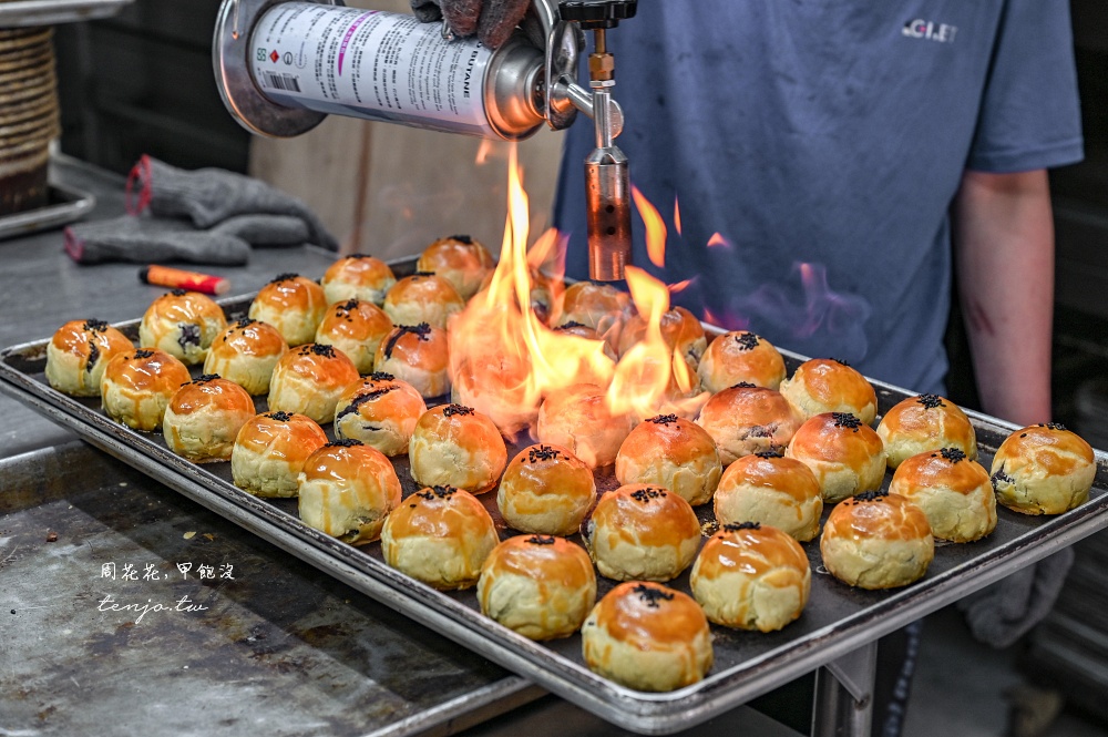 【桃園美食】水麥芽菓子烘焙工坊 古早味手撕蛋糕只要95元！蛋黃酥鳳凰酥好吃推薦又便宜 @周花花，甲飽沒