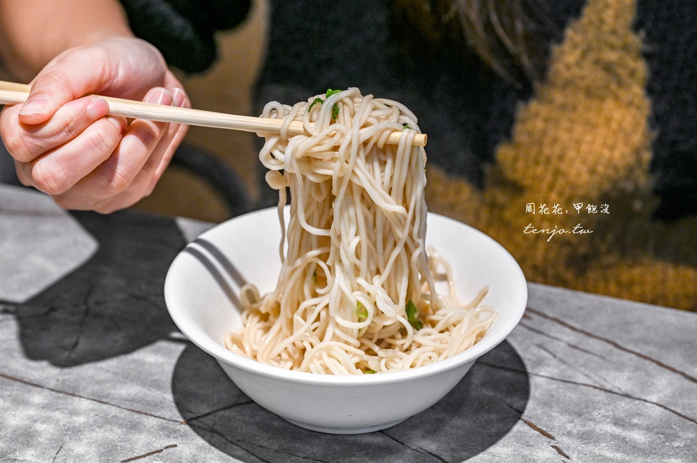 【台北萬華美食】永富魚丸店 西門町內江街40年老店！菜單推薦必點福州魚丸湯魯肉蛋包麵