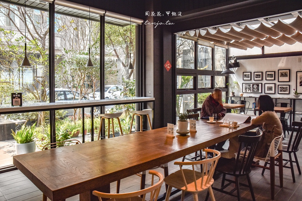 【台中梧棲咖啡】橙黃橘綠咖啡廳 台中海線質感咖啡店推薦！森林系玻璃屋空間舒適可久坐