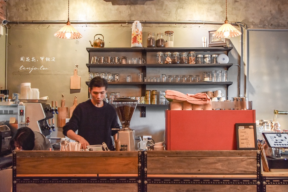 【文山區木柵咖啡】自由·之丘 舊麵線工廠改造老屋咖啡店！特色文青空間營業至凌晨12點