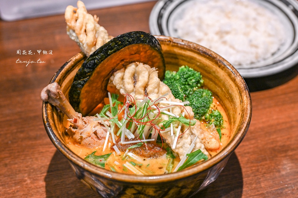 【札幌貍小路美食】Soul Store 入選日本咖哩百名店！營業時間未到就在排隊的湯咖哩名店 @周花花，甲飽沒