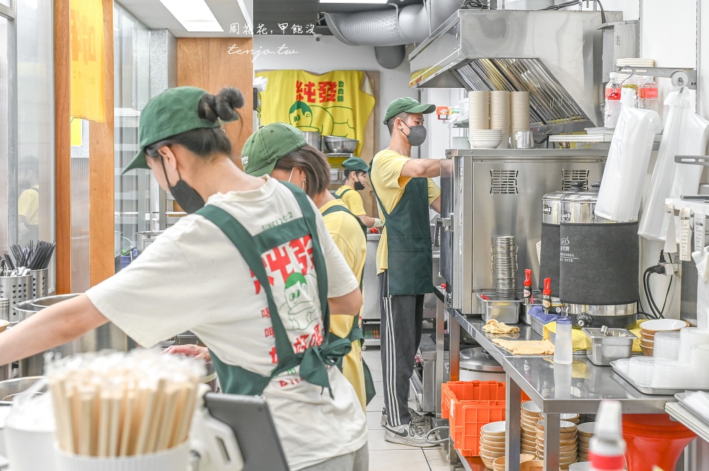 【台北信義松山美食】純發魯肉飯 超人氣台味文青小吃店推薦！燉雞湯加購滷肉飯只要10元