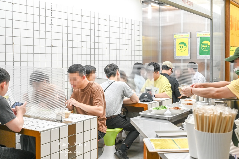 【台北信義松山美食】純發魯肉飯 超人氣台味文青小吃店推薦!燉雞湯加購滷肉飯只要10元 【台北信義松山美食】純發魯肉飯 超人氣台味文青小吃店推薦!燉雞湯加購滷肉飯只要10元