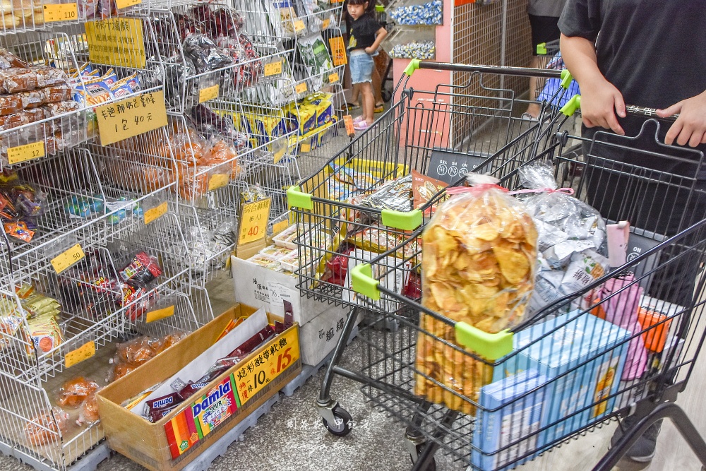 【百興隆食品行】台南最大零食批發工廠！網友封為零食界好市多大包裝餅乾點心好買推薦