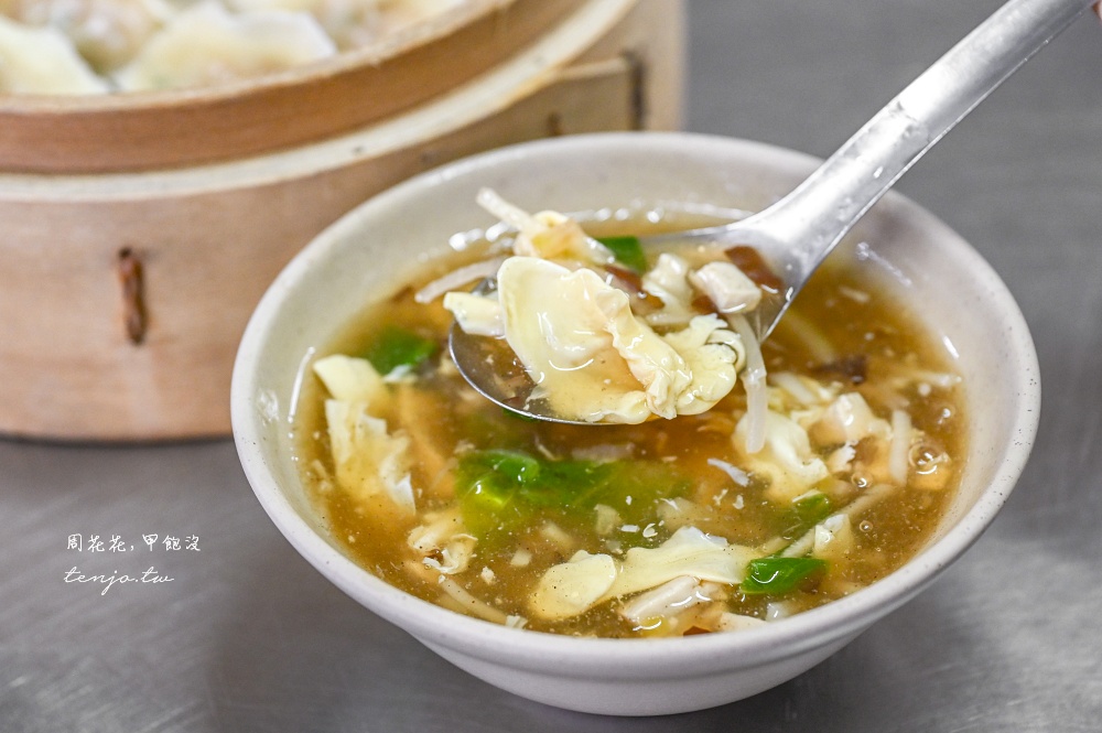 【吉蜂蒸餃總店】一籠蒸餃40元、酸辣湯也只賣30元！台中火車站附近平價美食小吃推薦