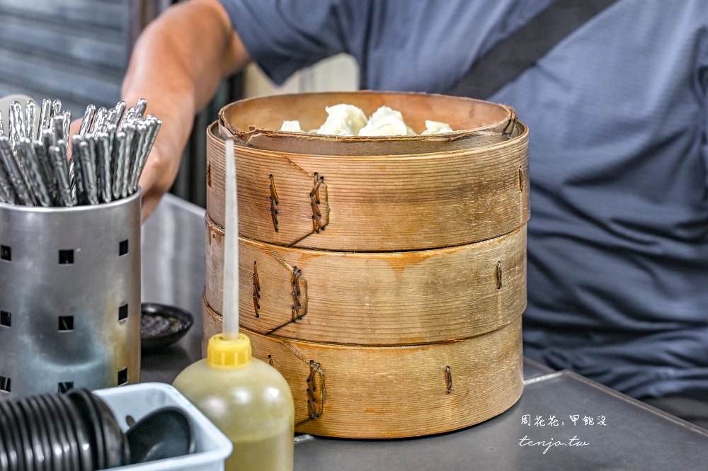 【吉蜂蒸餃總店】一籠蒸餃40元、酸辣湯也只賣30元！台中火車站附近平價美食小吃推薦