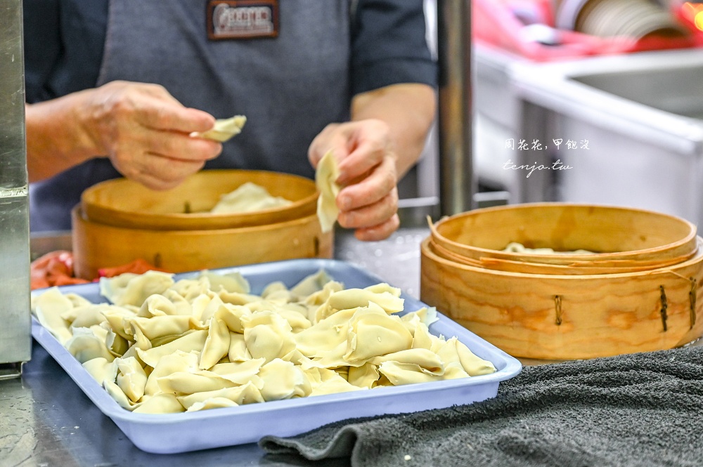 【吉蜂蒸餃總店】一籠蒸餃40元、酸辣湯也只賣30元！台中火車站附近平價美食小吃推薦