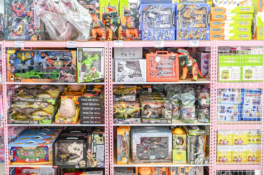 【亞細亞Toys批發家族新莊場】上萬種正版授權玩具批發價超便宜!推薦辦會員卡最划算 【亞細亞Toys批發家族新莊場】上萬種正版授權玩具批發價超便宜!推薦辦會員卡最划算