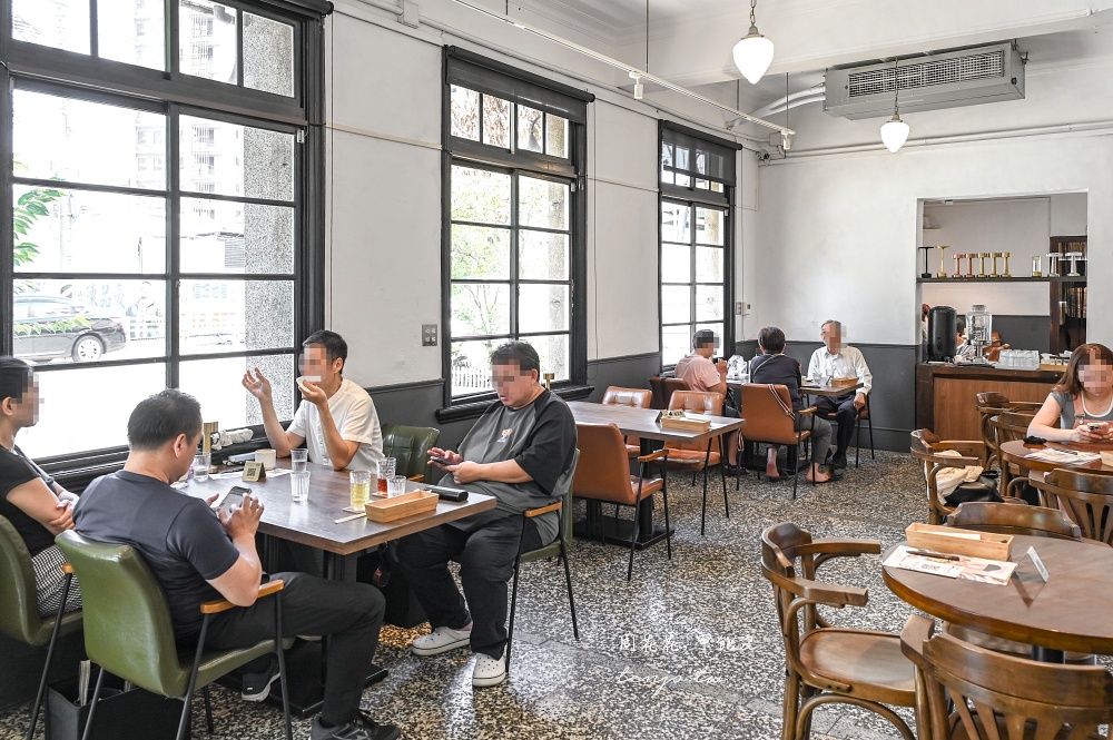 【桃園八德美食餐廳】旅人咖啡館 老洋房改建超美天井咖啡店！菜單早午餐義大利麵都推薦