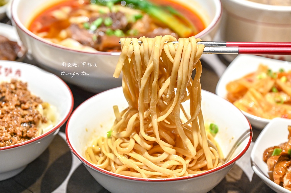 【松山區美食】夏功夫 菜單牛肉麵骨肉麵乾拌麵盅湯都是一絕！台北市監理站附近美食推薦