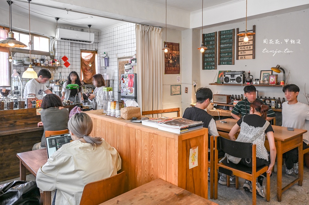 【大同區咖啡】初二咖啡 隱身大稻埕老宅二樓開到凌晨深夜咖啡店！菜單推薦必點手工水餃