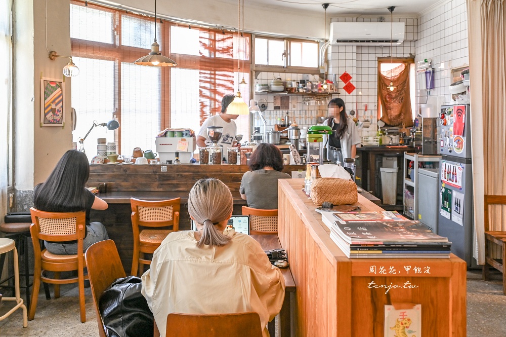 【大同區咖啡】初二咖啡 隱身大稻埕老宅二樓開到凌晨深夜咖啡店！菜單推薦必點手工水餃