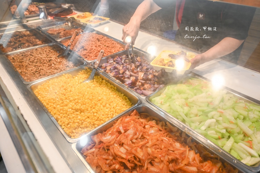 【花蓮美食小吃】熱海排骨大王 40年便當老店推薦！自選菜色超豐富內用外帶外送生意超好