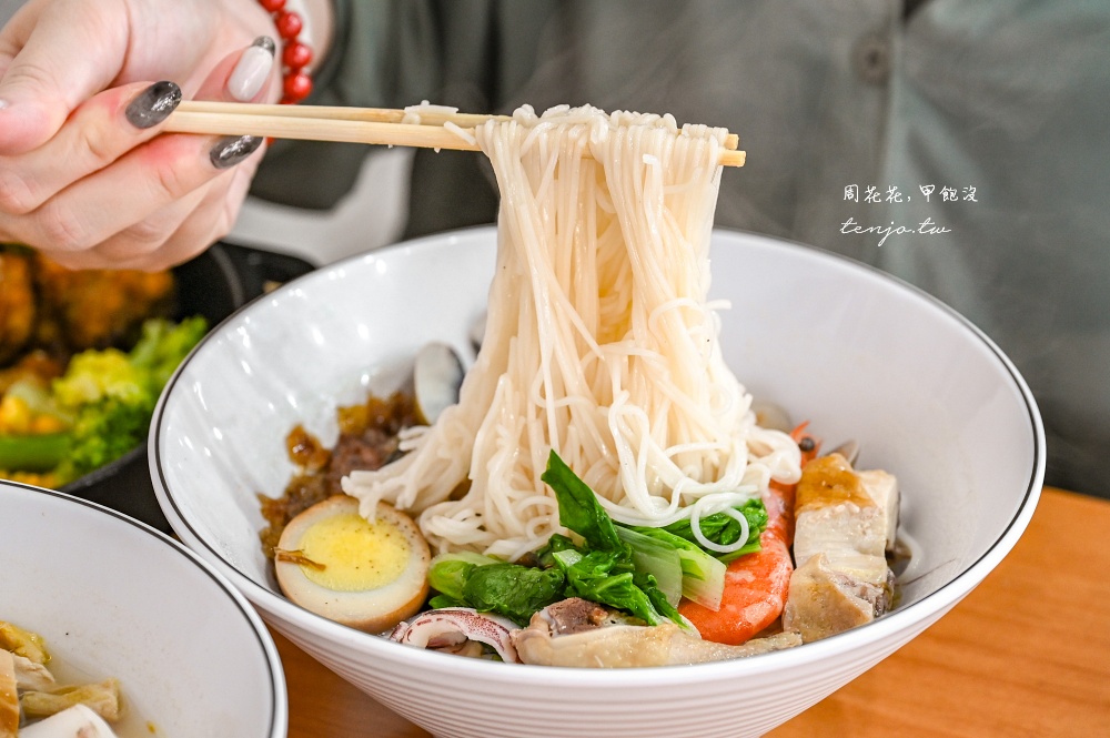 【桃園美食推薦】金小蔥雞湯米粉 嚴選30隻鹿野土雞熬湯！痛風海鮮雞湯還能獨享整隻全雞