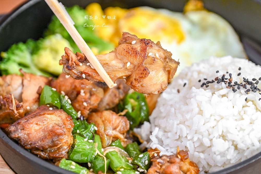 【桃園美食推薦】金小蔥雞湯米粉 嚴選30隻鹿野土雞熬湯！痛風海鮮雞湯還能獨享整隻全雞