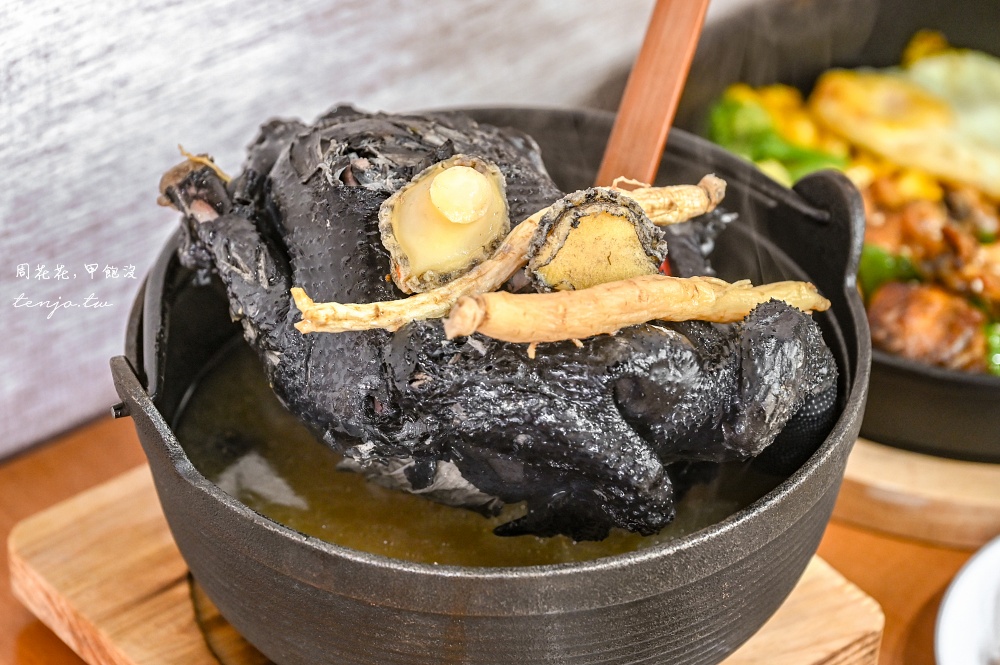 【桃園美食推薦】金小蔥雞湯米粉 嚴選30隻鹿野土雞熬湯！痛風海鮮雞湯還能獨享整隻全雞