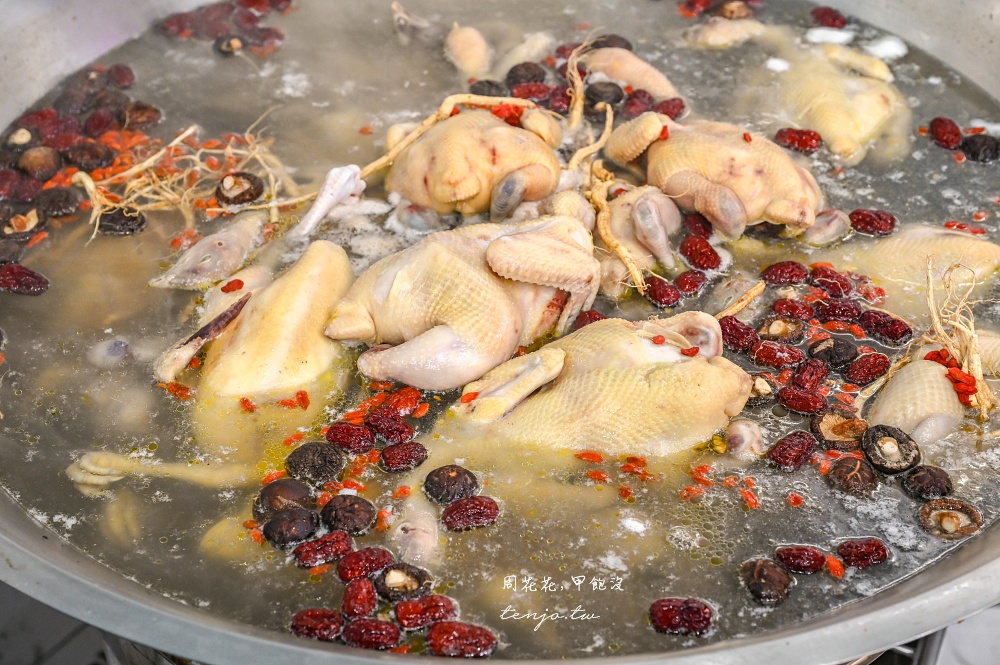 【桃園美食推薦】金小蔥雞湯米粉 嚴選30隻鹿野土雞熬湯！痛風海鮮雞湯還能獨享整隻全雞