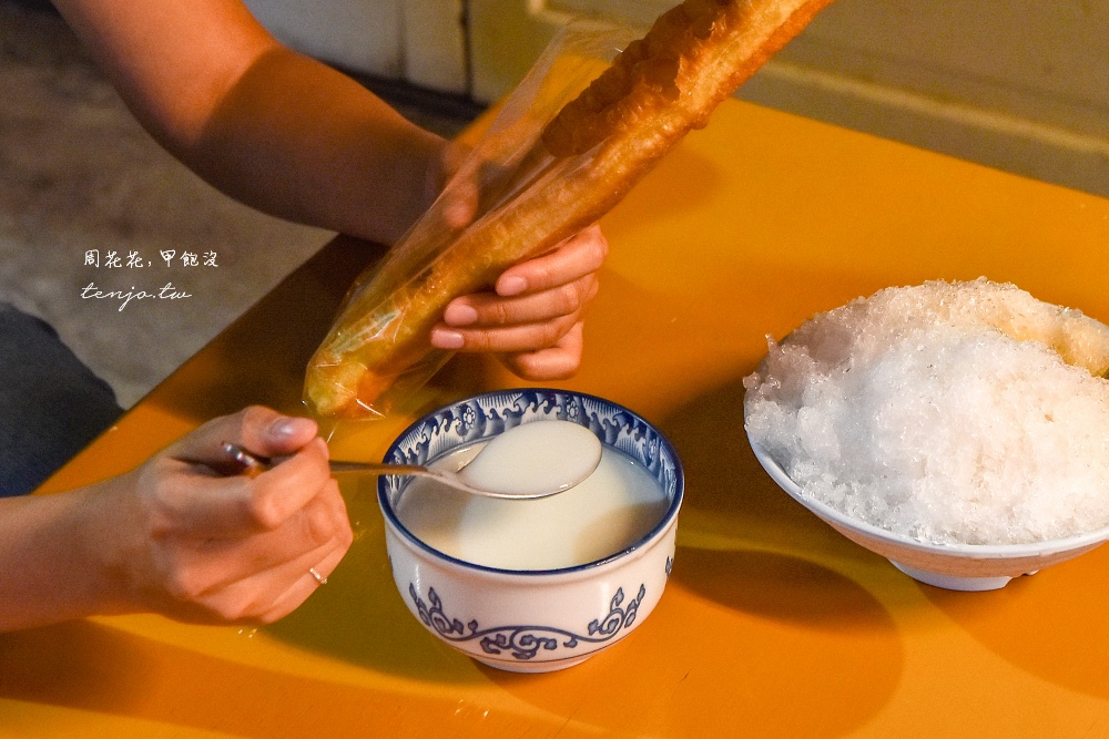 【台南保安路美食推薦】阿卿杏仁茶 政商名流都愛的杏仁茶+油條！宵夜時段依舊人潮滿滿
