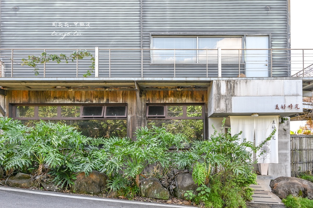 【台北秘境咖啡店】美好時光八里 隱身山腰間預約制咖啡廳！滿屋古物復古氛圍景觀可看海