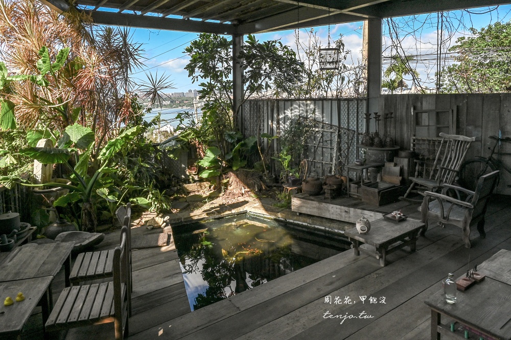 【台北秘境咖啡店】美好時光八里 隱身山腰間預約制咖啡廳！滿屋古物復古氛圍景觀可看海