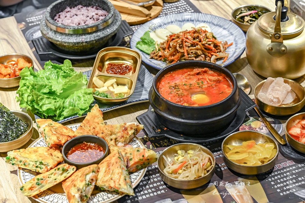 【淡水美食推薦】金亨殿韓國料理淡大店 菜單必點超厚海鮮煎餅！小菜吃到飽CP值高又好吃 @周花花，甲飽沒