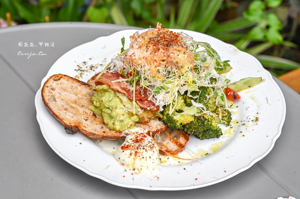 【宜蘭頭城咖啡】Pal Coffee 超好吃澳式早午餐推薦！隱身平交道旁看火車吃美食氣氛超棒