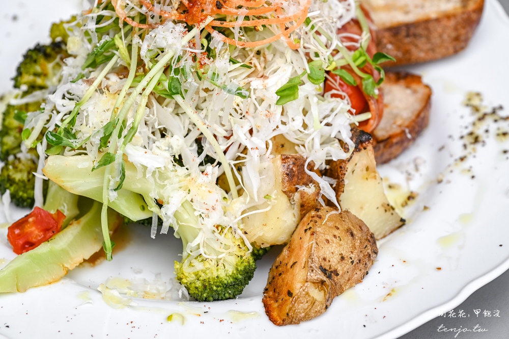 【宜蘭頭城咖啡】Pal Coffee 超好吃澳式早午餐推薦！隱身平交道旁看火車吃美食氣氛超棒