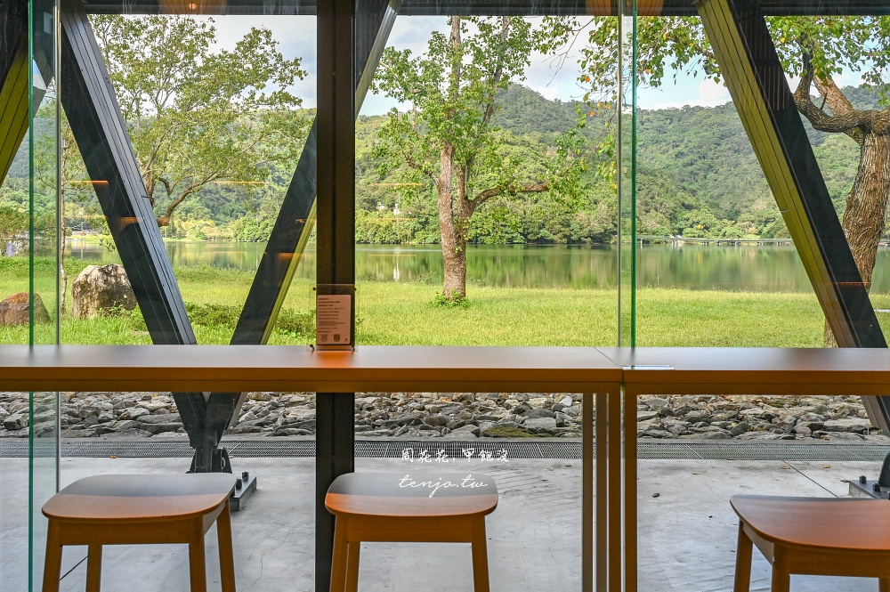 【宜蘭礁溪景觀咖啡廳】Herbelle Tea 湖畔茶屋 龍潭湖畔超美玻璃屋咖啡廳！低消只要80元