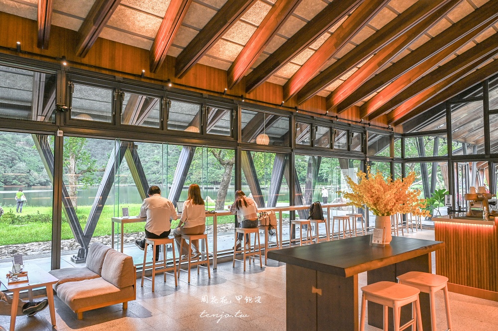 【宜蘭礁溪景觀咖啡廳】Herbelle Tea 湖畔茶屋 龍潭湖畔超美玻璃屋咖啡廳！低消只要80元