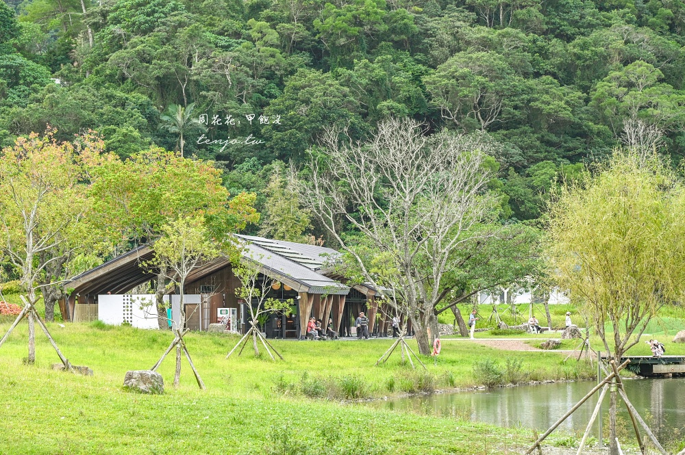 即時熱門文章：【宜蘭礁溪景觀咖啡廳】Herbelle Tea 湖畔茶屋 龍潭湖畔超美玻璃屋咖啡廳！低消只要80元