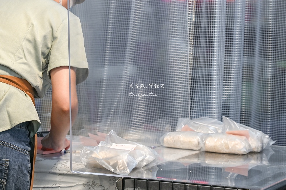 【雙連美食推薦】建國潤餅 雙連市場內超人氣排隊名店！日本觀光客都愛的大份量台北潤餅