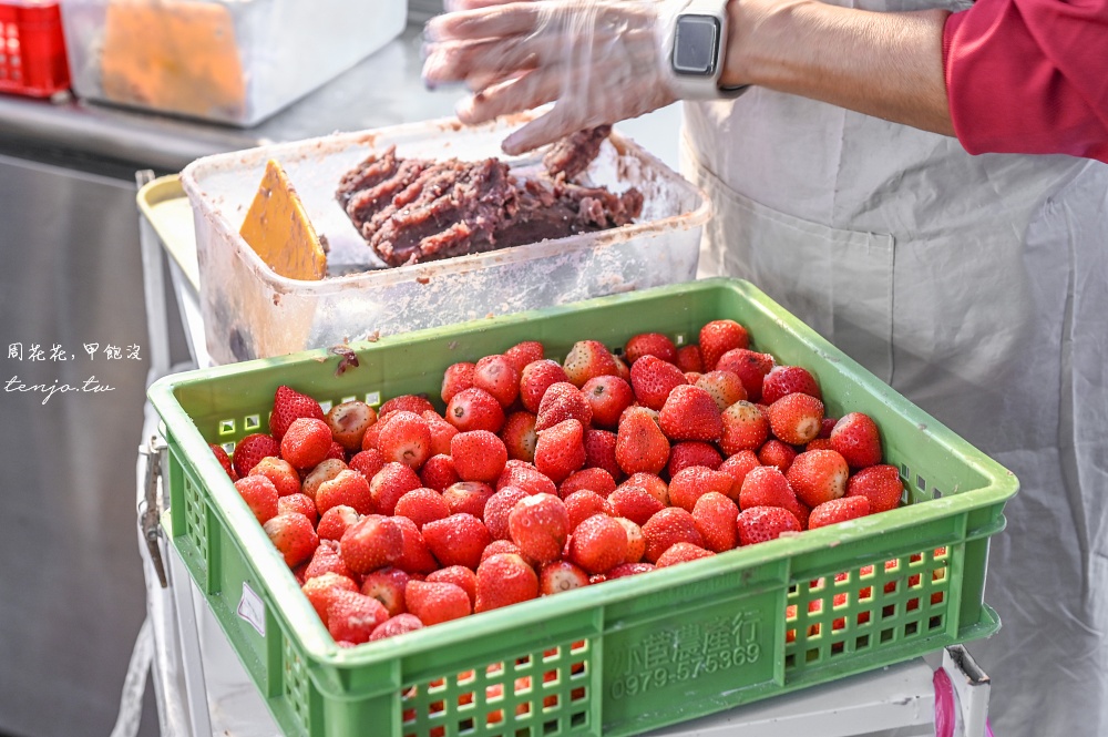 【大稻埕迪化街美食】幸福草莓大福 一顆只要40元!紅豆芋頭兩種口味任你選排隊不會很久 【大稻埕迪化街美食】幸福草莓大福 一顆只要40元!紅豆芋頭兩種口味任你選排隊不會很久