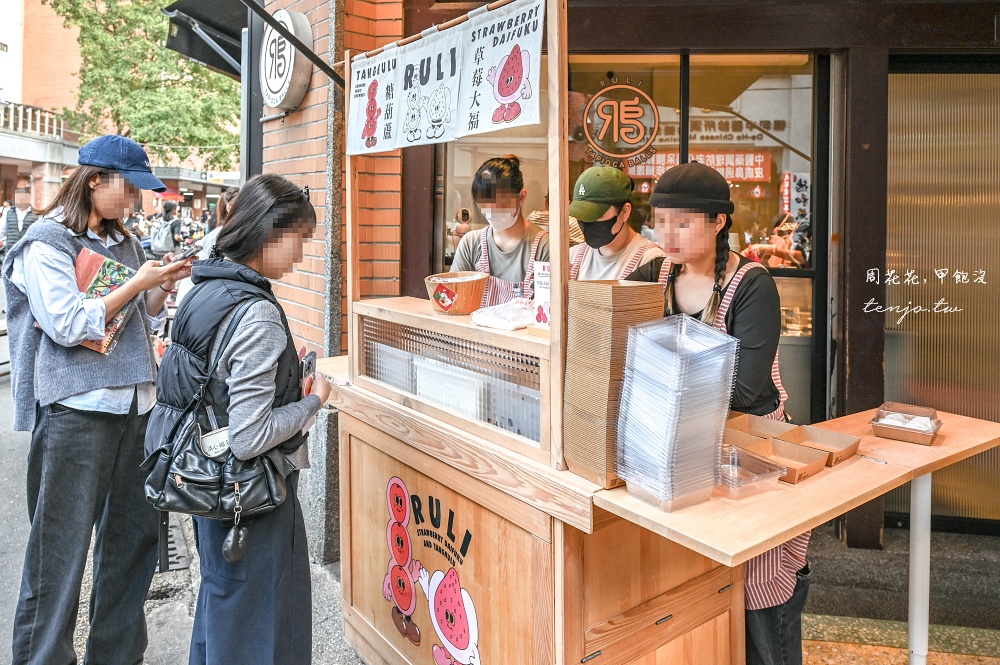 【大稻埕美食推薦】路力草莓大福 超人氣迪化街草莓大福糖葫蘆！一顆50元草莓多汁又大顆